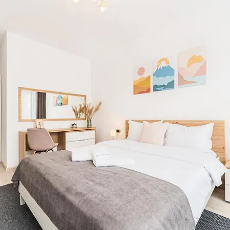 Isaran 2D3E Apartment Brașov-3